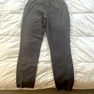 Lululemon On the Fly Jogger. Size 6. Color gray.